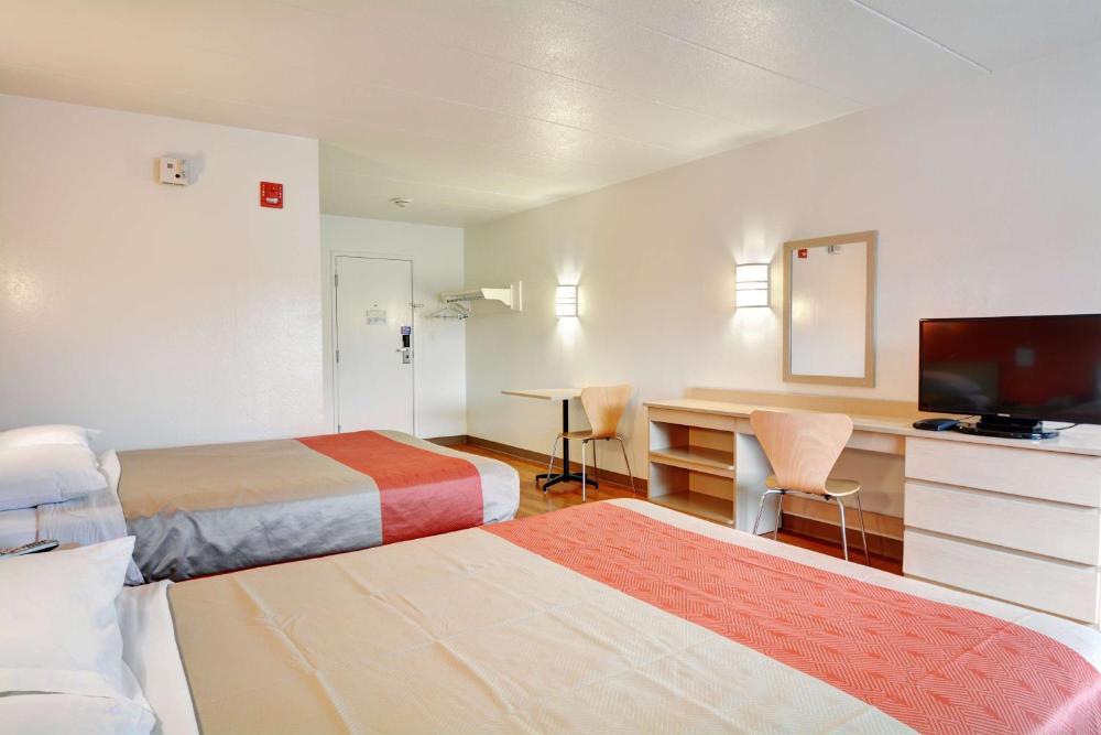 Queen Room with Two Queen Beds - Disability Access - Roll In Shower interior