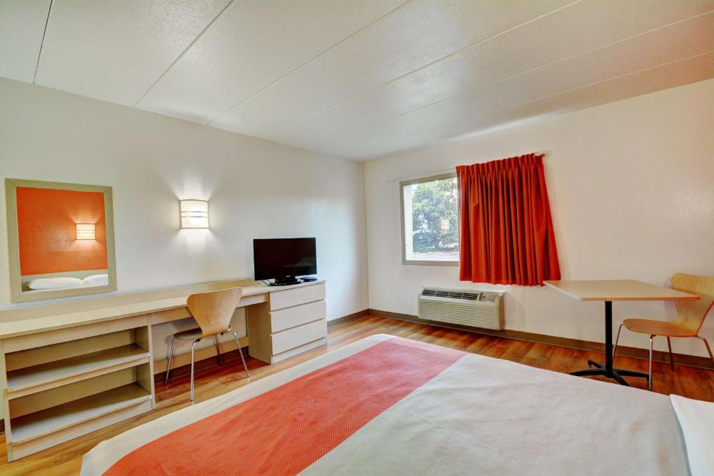 Queen Room with Two Queen Beds - Smoking interior